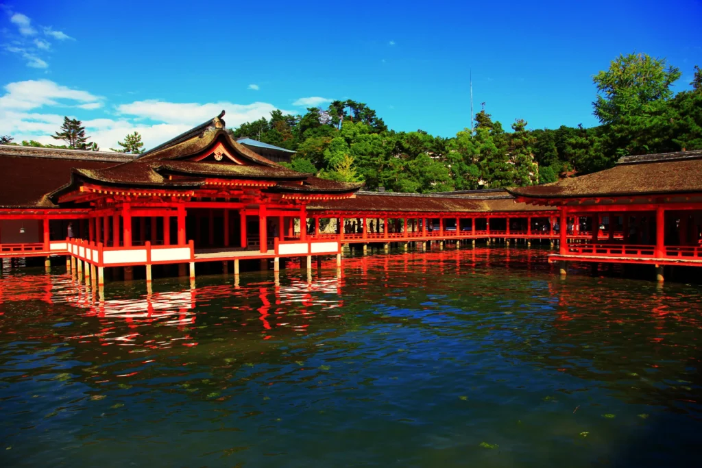ITSUKUSHIMA