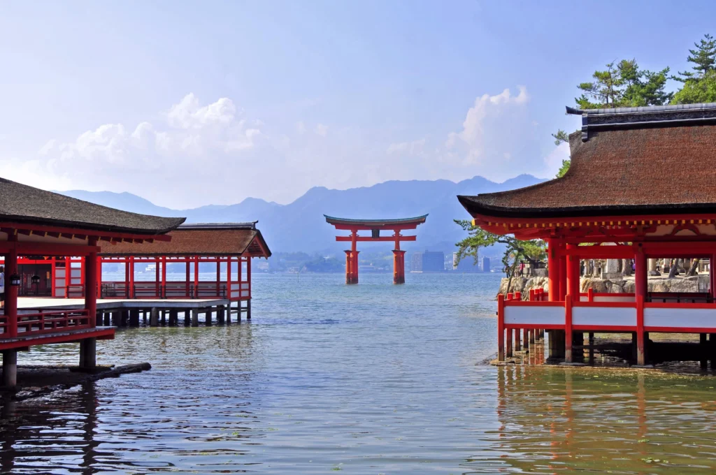 ITSUKUSHIMA