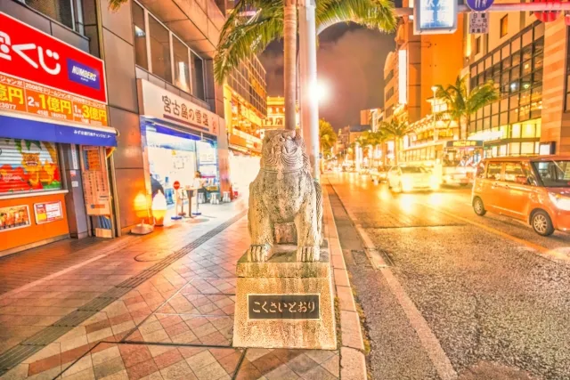 Arquitectura histórica y calles de Naha Okinawa