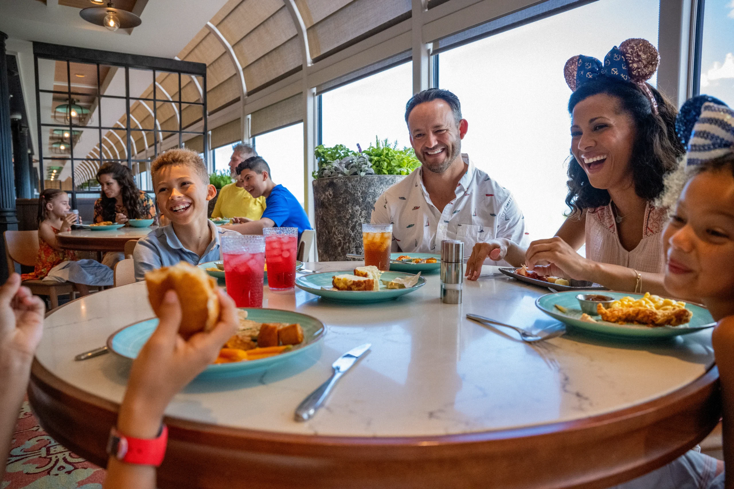 Restaurante buffet Cabanas con vista al mar