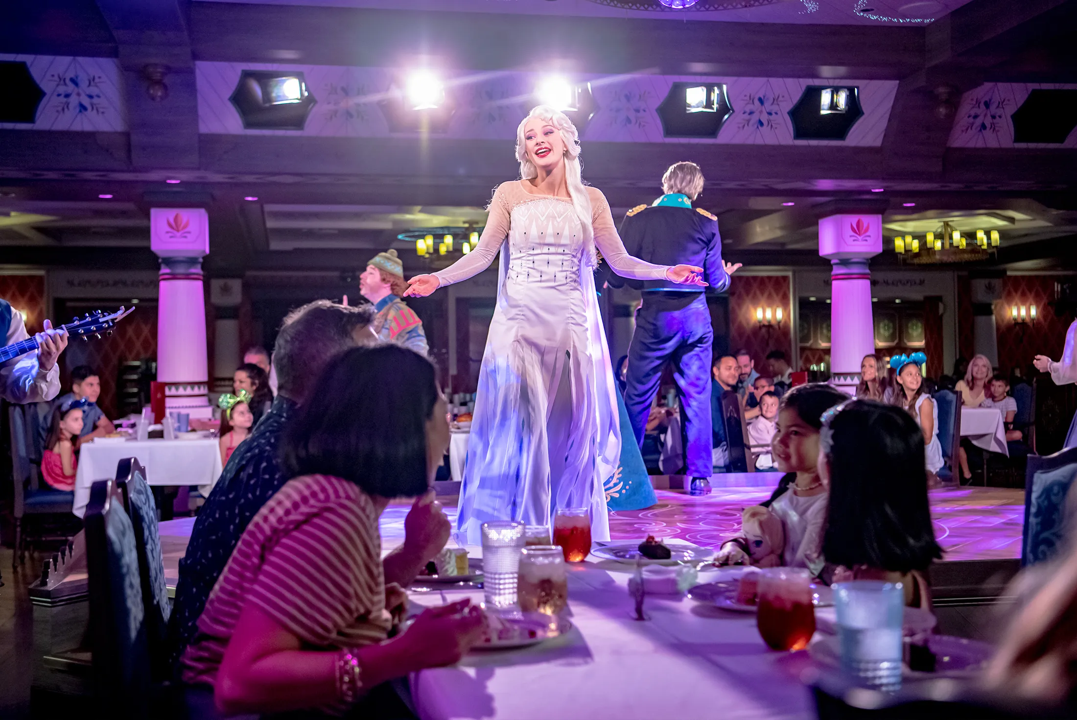 Espectáculo musical en vivo en Disney Cruise Line