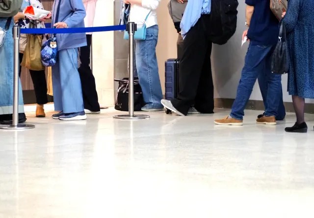 Largas filas en estaciones de Japón