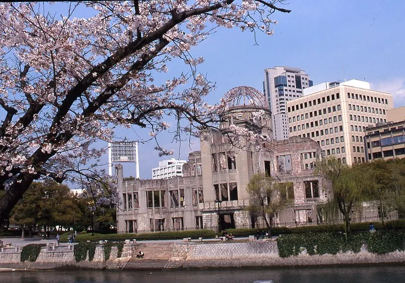 Excursión a Hiroshima y Miyajima en autobús con almuerzo Okonomiyaki