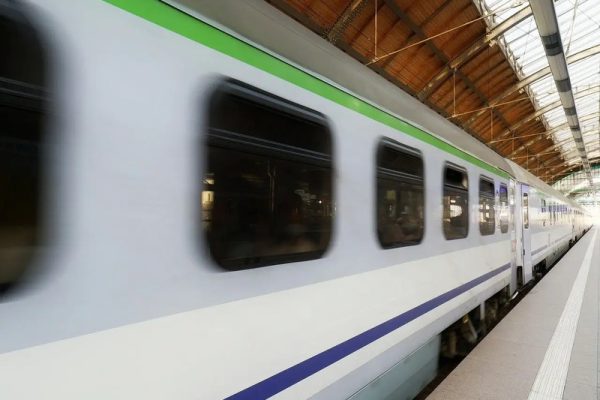 train-8302635_1280 (2)